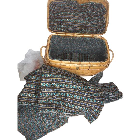 Vintage Woven Bamboo Rattan Domed Lid Basket With Latch Lined Quilting Fabric - Picture 9 of 9